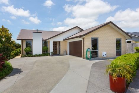 Photo of property in 7a Royal Heights, Glen Avon, New Plymouth, 4312