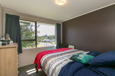 Photo of property in 43 Riversdale Drive, Merrilands, New Plymouth, 4312