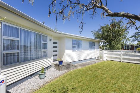 Photo of property in 17 Abraham Crescent, Milson, Palmerston North, 4414