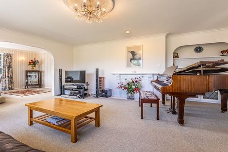 Photo of property in 10 Rosebank Grove, Waikanae, 5036