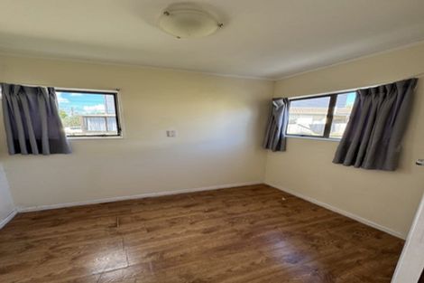 Photo of property in 1/19 College Road, Northcote, Auckland, 0627