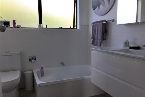 Photo of property in 20 Pahi Place, West Harbour, Auckland, 0618