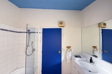 Photo of property in 37 Cornwall Road, Lyttelton, 8082