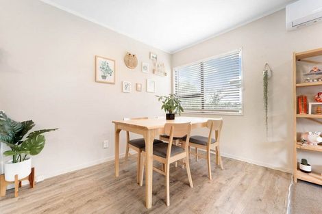 Photo of property in 2/12 Benchmark Drive, Massey, Auckland, 0614