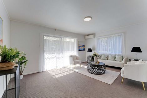 Photo of property in 2/95 Fairclough Road, Beach Haven, Auckland, 0626