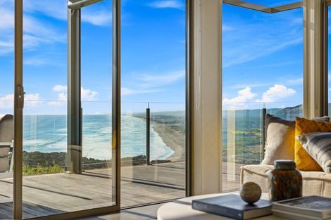 Photo of property in 42 Waitea Road, Muriwai, Waimauku, 0881