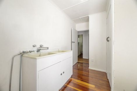 Photo of property in 20 Ingle Avenue, Waipahihi, Taupo, 3330