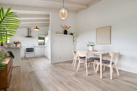 Photo of property in 2/32 Hand Road, Helensville, 0800