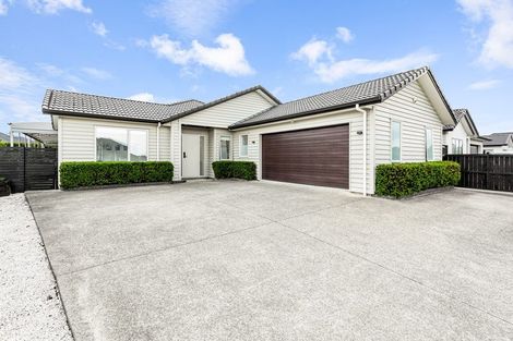 Photo of property in 9 Walter Ruddock Avenue, Kumeu, 0810