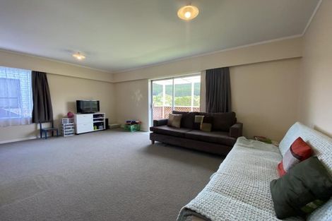Photo of property in 15b Florio Terrace, Tawa, Wellington, 5028