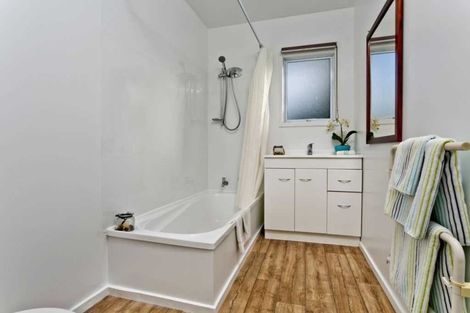 Photo of property in 12a Montgomery Avenue, Rothesay Bay, Auckland, 0630