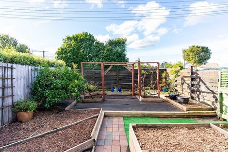 Photo of property in 2/9 Cairnfield Road, Kensington, Whangarei, 0112