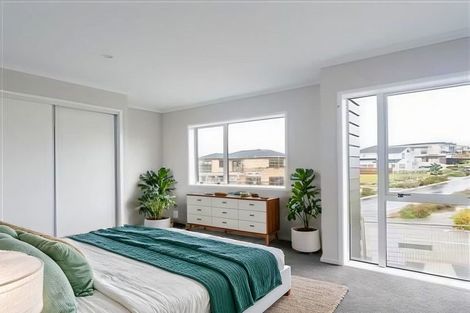 Photo of property in 2b Makura Road, Long Bay, Auckland, 0630