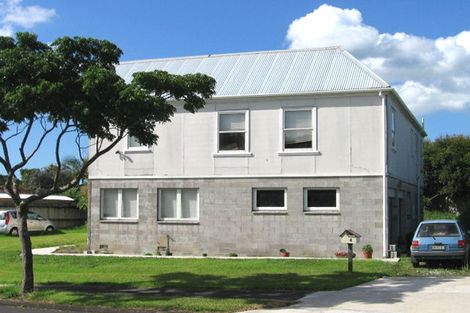 Photo of property in 4 Compass Place, Te Atatu Peninsula, Auckland, 0610