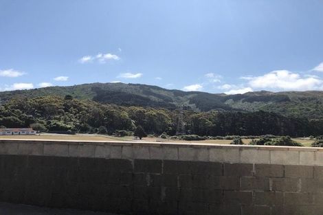 Photo of property in 124 Curtis Street, Northland, Wellington, 6012