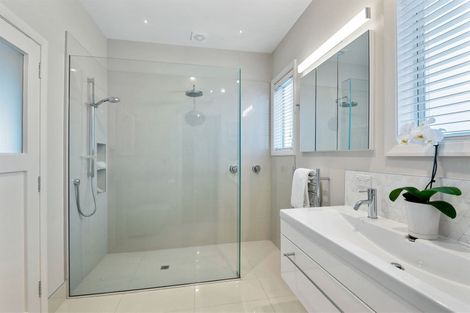 Photo of property in 2/24 Thornycroft Street, Fendalton, Christchurch, 8052