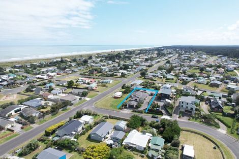 Photo of property in 4 Arataki Grove, Waitarere Beach, Levin, 5510