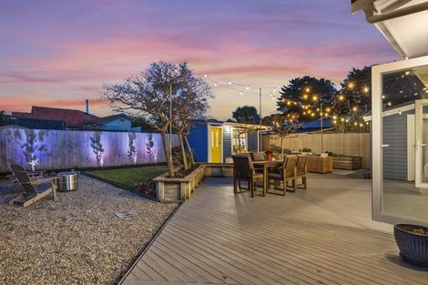 Photo of property in 127 Hargest Crescent, Saint Clair, Dunedin, 9012
