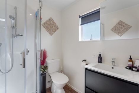 Photo of property in 21 Reeves Street, Waikanae Beach, Waikanae, 5036