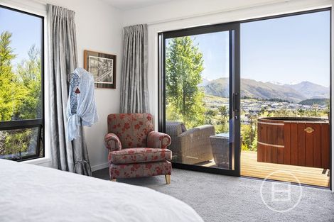 Photo of property in 12 Highfield Ridge, Wanaka, 9305