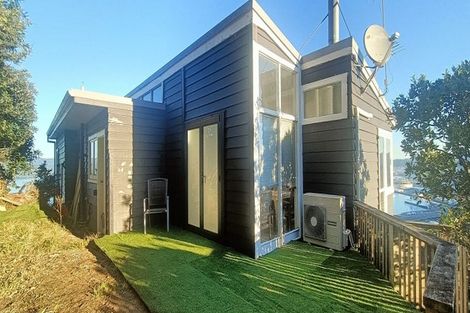 Photo of property in 120 Nicholson Road, Khandallah, Wellington, 6035