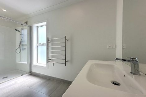 Photo of property in 26b Stottholm Road, Titirangi, Auckland, 0604