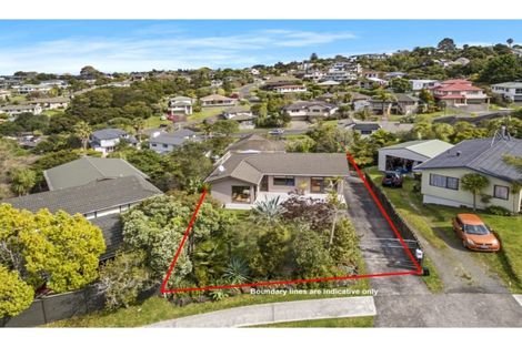 Photo of property in 24 Deverell Place, Northcross, Auckland, 0632