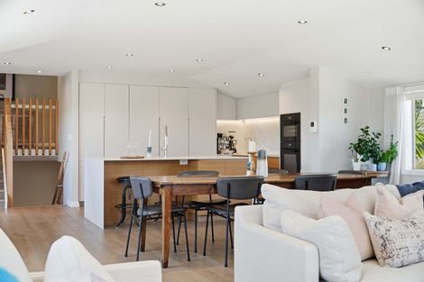 Photo of property in 31 Beechwood Road, Rothesay Bay, Auckland, 0630