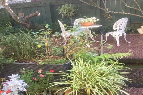 Photo of property in 2 Geoffrey Road, Torbay, Auckland, 0630