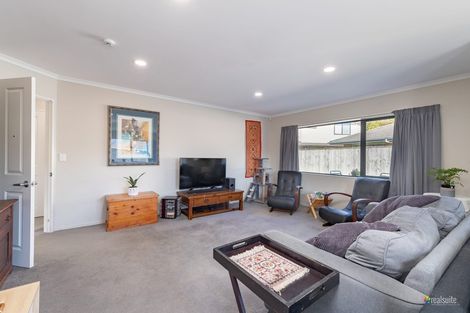 Photo of property in 25 Aragon Grove, Kingsley Heights, Upper Hutt, 5018