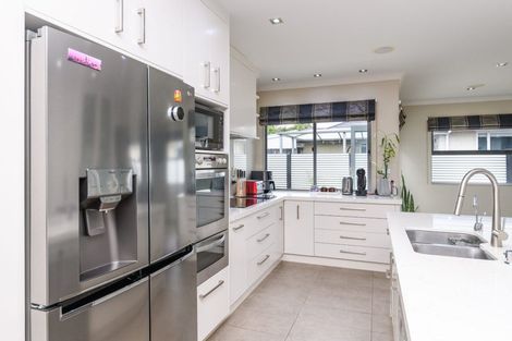 Photo of property in 1 Tennyson Avenue, Kelvin Grove, Palmerston North, 4414