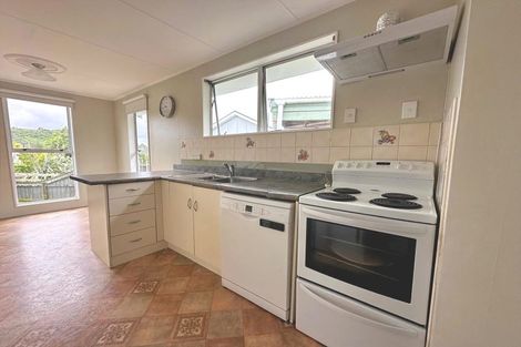 Photo of property in 50 Aniseed Grove, Timberlea, Upper Hutt, 5018