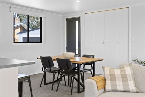 Photo of property in 279 Shakespeare Street, Leamington, Cambridge, 3432