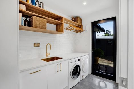 Photo of property in 956 Richmond Road, Lepperton, New Plymouth, 4373