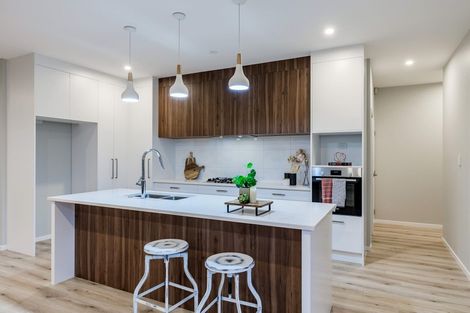 Photo of property in 15 Ropere Street, Kumeu, 0810