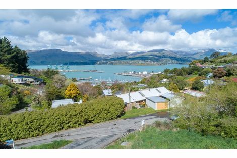 Photo of property in 18 Harmans Road, Lyttelton, 8082