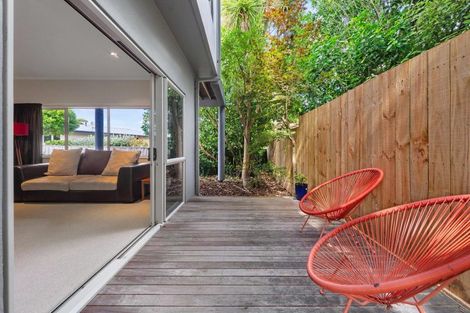 Photo of property in 20b Grand Vue Road, Kawaha Point, Rotorua, 3010