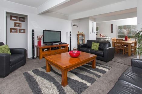 Photo of property in 1/16 Cornelian Crescent, Half Moon Bay, Auckland, 2012