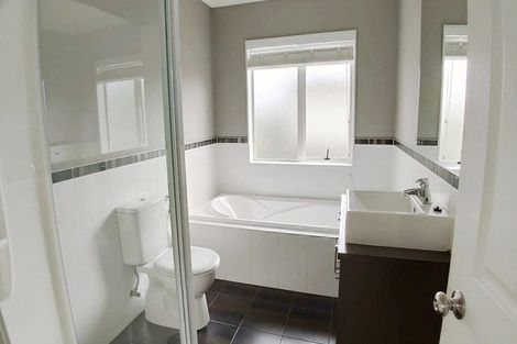 Photo of property in 18 Lake Drive, Karaka, Papakura, 2113