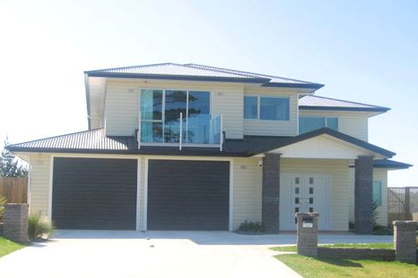 Photo of property in 142 Centennial Drive, Whitianga, 3510