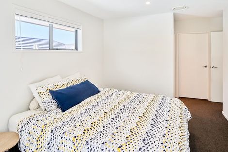 Photo of property in 32 Mooring Close, Whitby, Porirua, 5024