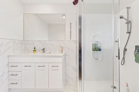 Photo of property in 27a Kirrie Avenue, Te Atatu South, Auckland, 0610