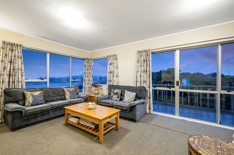 Photo of property in 76 Bayview Road, Paremata, Porirua, 5024