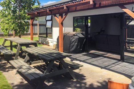 Photo of property in 22 Dover Road, St Andrews, Hamilton, 3200