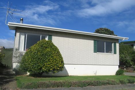 Photo of property in 4 Lancewood Grove, Ranui, Porirua, 5024