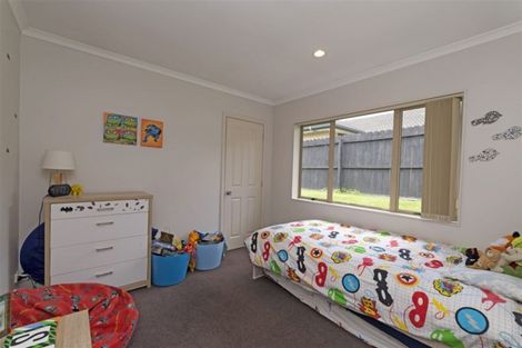 Photo of property in 70 Ruze Vida Drive, Massey, Auckland, 0614