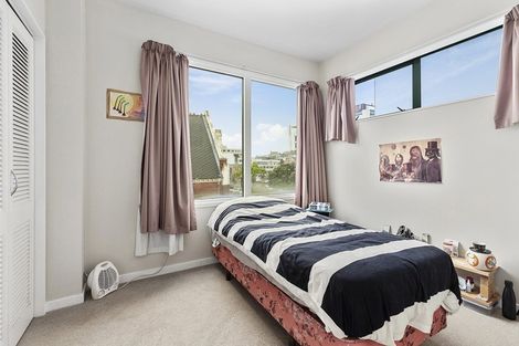 Photo of property in Royal Regal Apartments, 2/50 Cambridge Terrace, Te Aro, Wellington, 6011