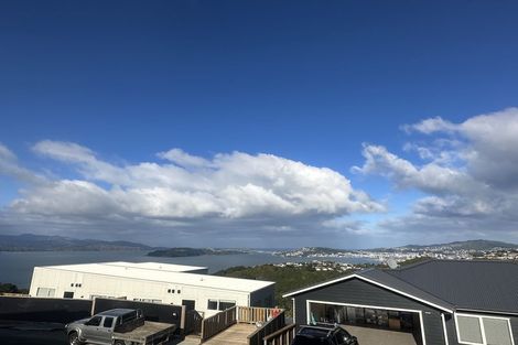 Photo of property in 3 Cessna Way, Newlands, Wellington, 6037