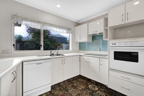 Photo of property in 1/9 Waiwera Place, Merrilands, New Plymouth, 4312