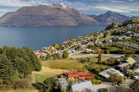 Photo of property in 14a Cameron Place, Fernhill, Queenstown, 9300